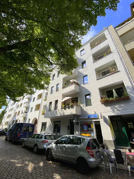Im Zweitbezug nach Sanierung- Sonnige Altbauwohnung mit Möbeln nahe Tempelhofer Feld BIS DEZEMB.2027 — photo 1